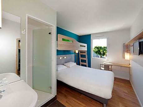 Triple Room with 3 Single Beds