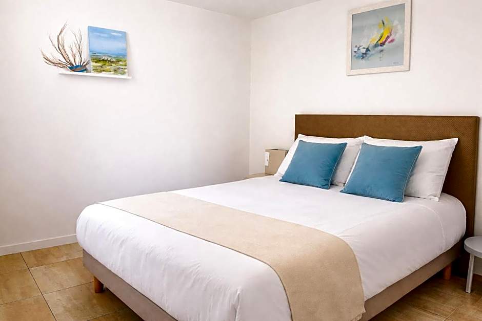 Residence Clos des Aigrettes -Appartements a 30m du Port de La Cotiniere , Ile d Oleron -commerces et plages a pied
