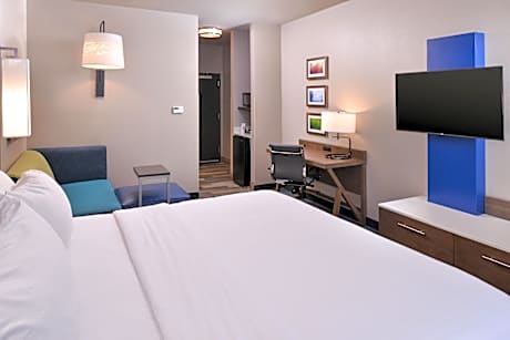 1 King Bed Standard Comm Access