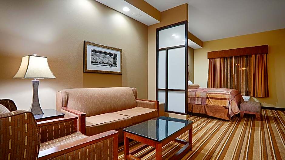 Best Western Plus KC Speedway Inn & Suites