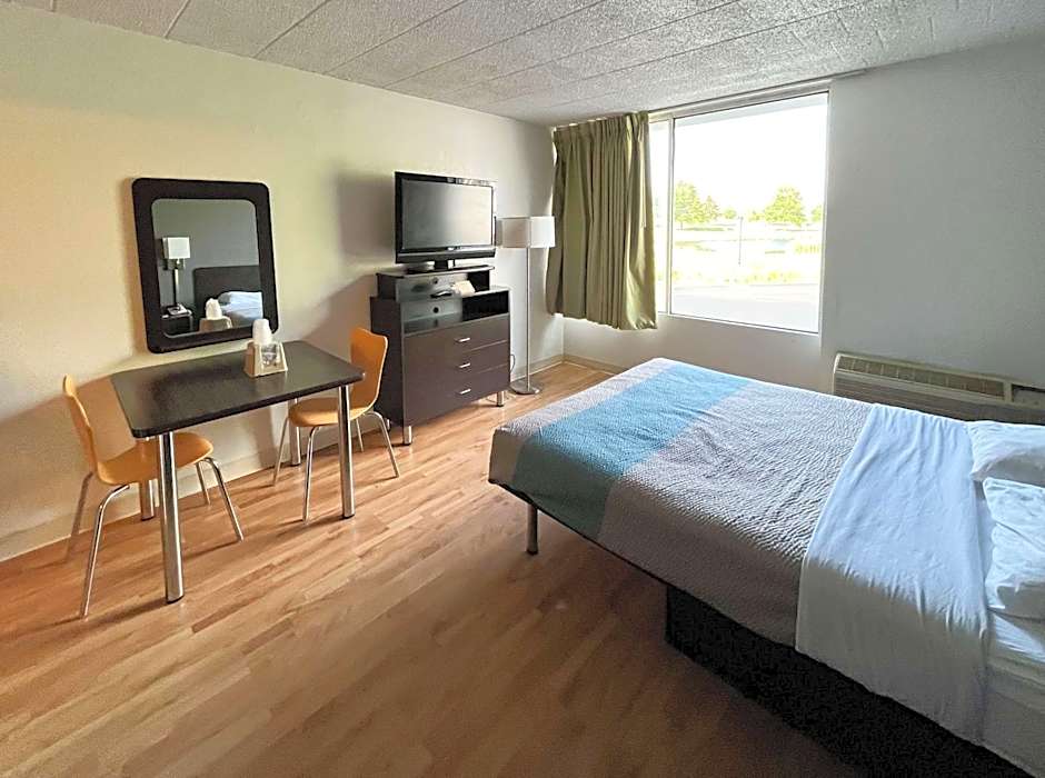 Studio 6 Suites Clarion, PA