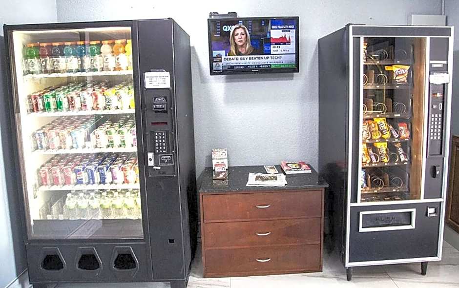 TownHouse Extended Stay Hotel Downtown