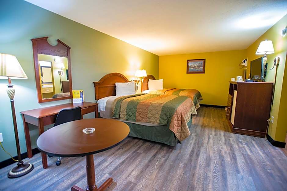 Photo 1 of 14 of 2 Queen Beds, Smoking, Pet-Friendly