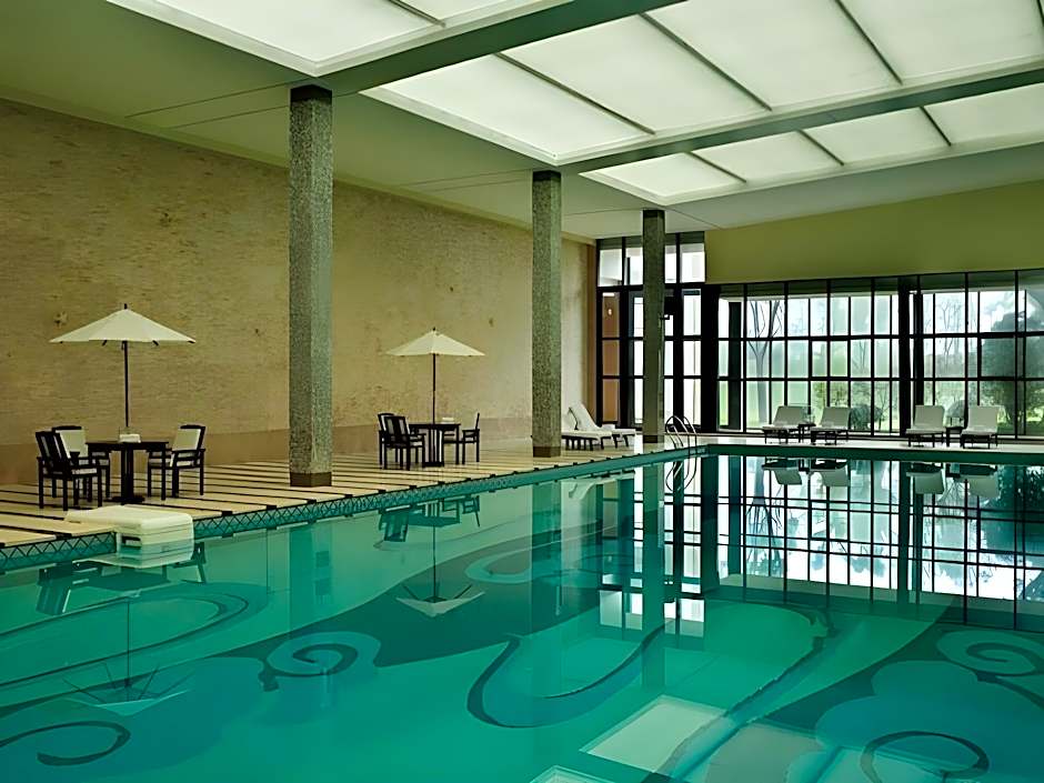 Grand Metro Park Universal Dinosaur Town Hotel