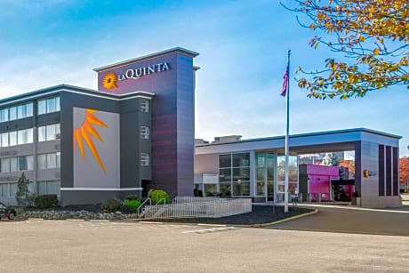 La Quinta by Wyndham Clifton/Rutherford