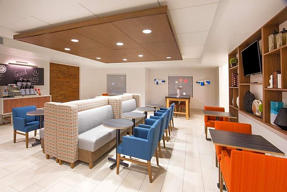 Holiday Inn Express & Suites Pahrump By IHG