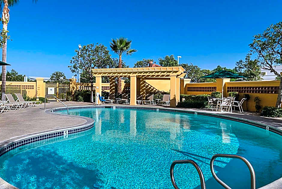La Quinta Inn & Suites by Wyndham Ontario Airport