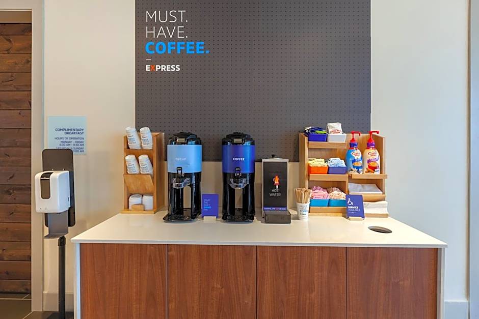 Holiday Inn Express and Suites Brunswick By IHG