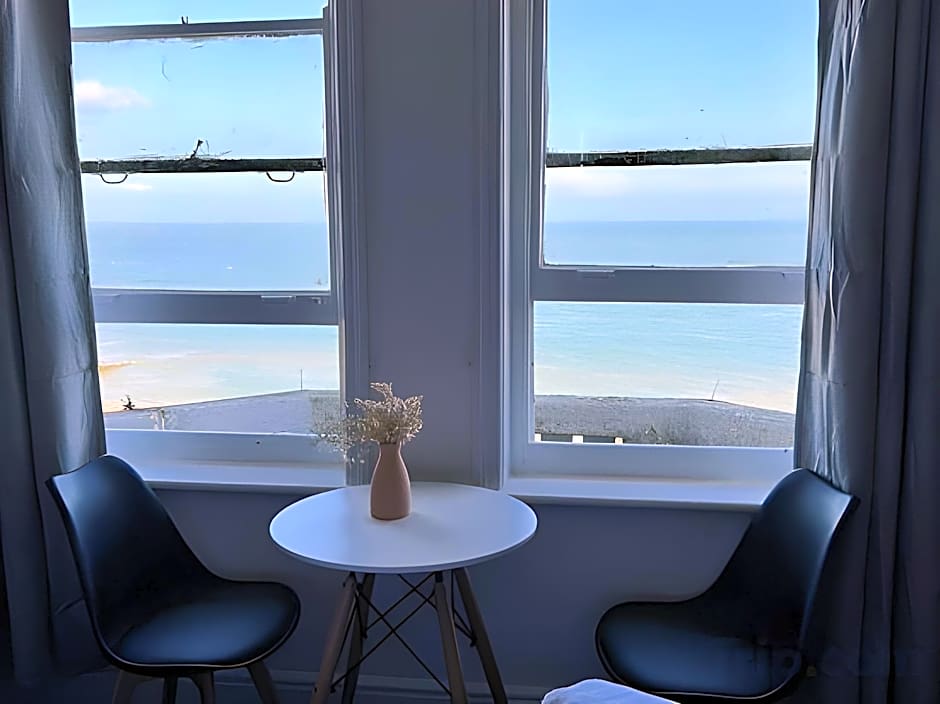 OYO Marine Parade Hotel, Eastbourne Pier