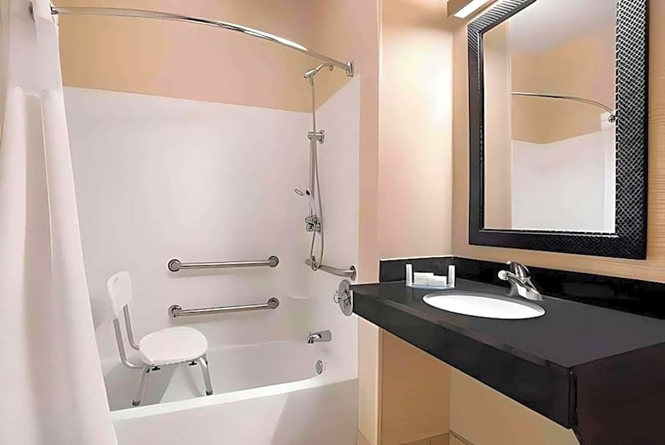 Dubuque Inn and Suites