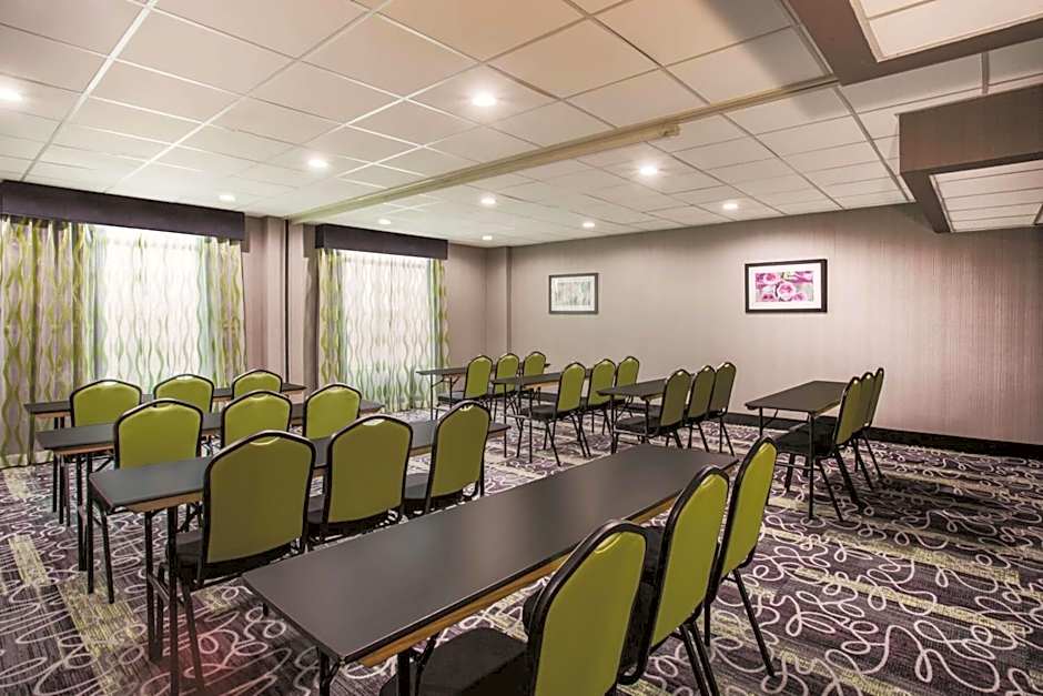 La Quinta Inn & Suites by Wyndham Clearwater South