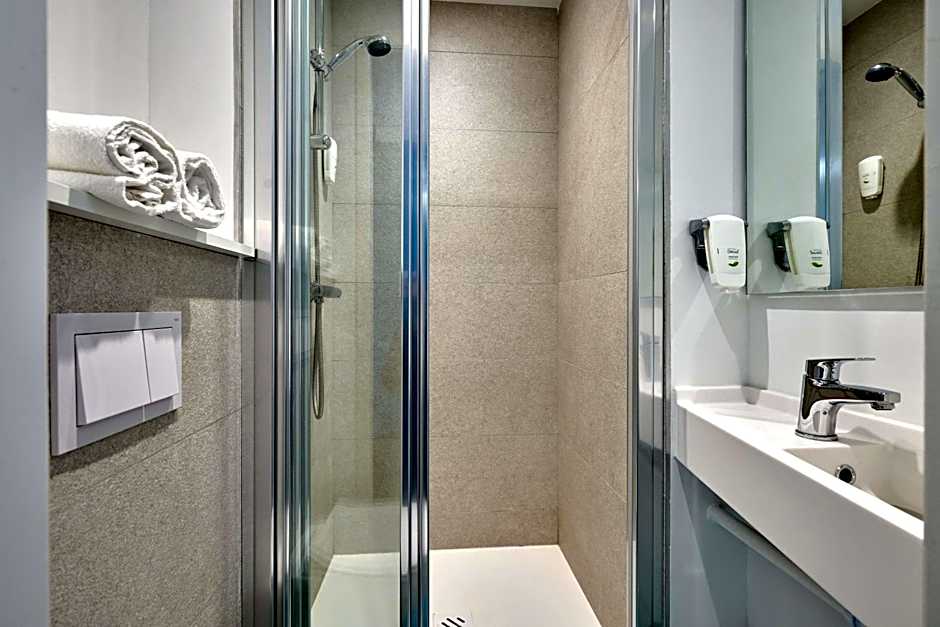 Kyriad Direct Narbonne Sud