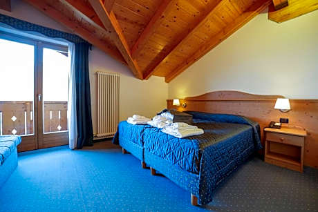 Superior Double or Twin Room with Mountain View