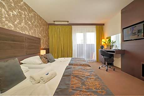 Business Room (2 Adults)