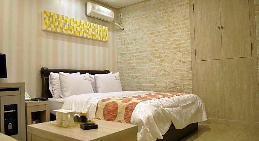 Goodstay Lanuit Hotel
