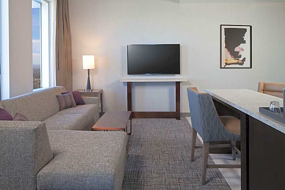 H Hotel Los Angeles, Curio Collection by Hilton