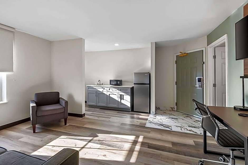 Quality Inn & Suites Columbia Harbison