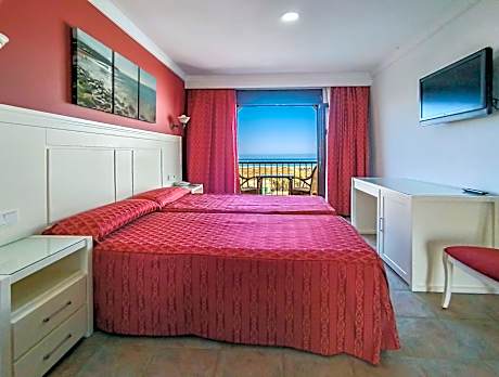 Double or Twin Room with Sea View