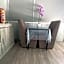 B&B nancy in holland met eigen badkamer , Jacuzzi niet inclusief , independent bathroom jacuzzi not included