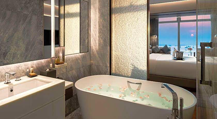 Hilton Shenzhen World Exhibition & Convention Center （Qianhai Snow World）