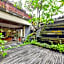 Super OYO Townhouse Oak Maxi Hotel Legian