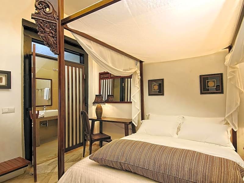 Courtyard At Heeren Boutique Hotel