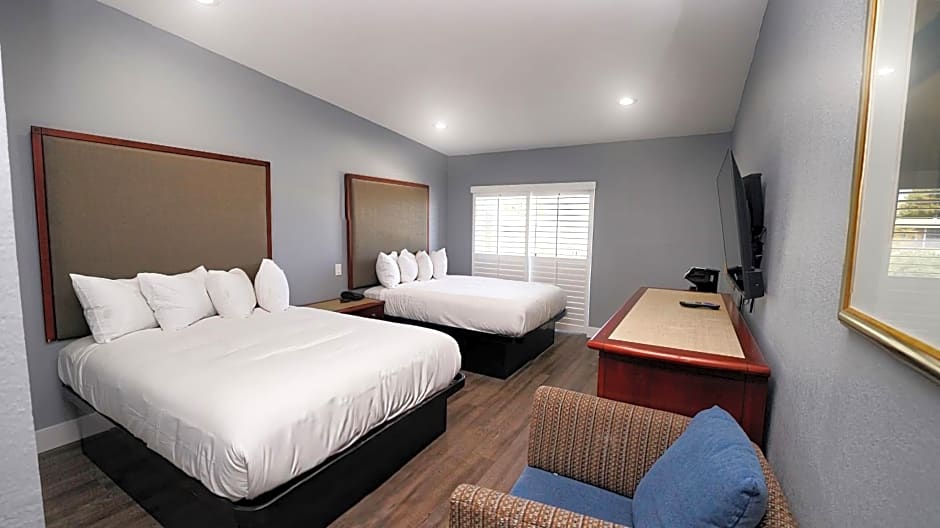 Seaside Inn & Suites