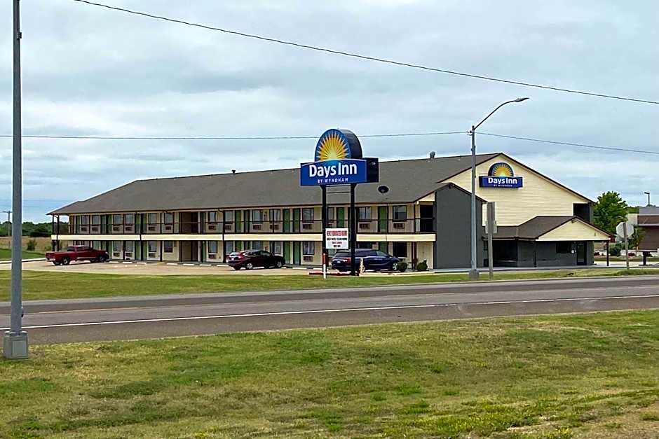 Days Inn by Wyndham Pratt