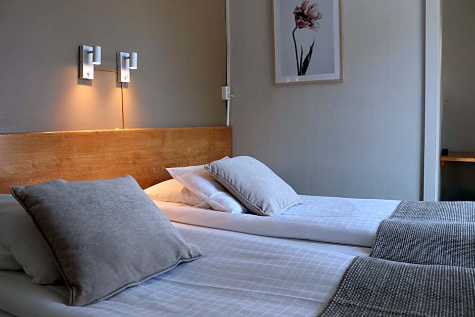 Photo 1 of 6 of Double Room