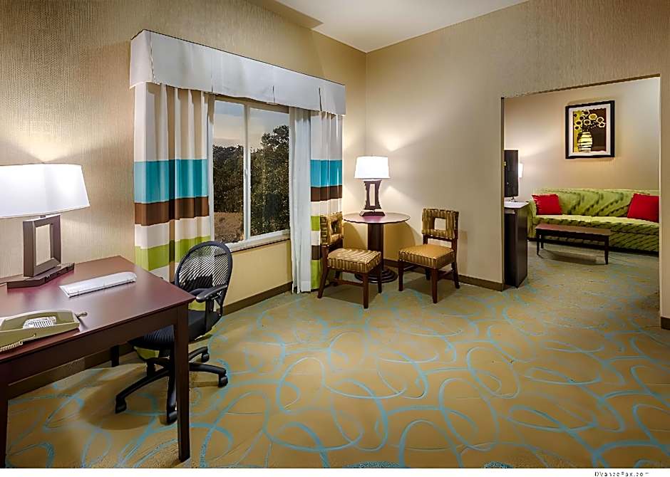Holiday Inn Express & Suites / Red Bluff - South Redding Area By IHG