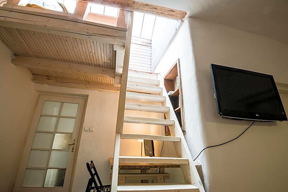 Charles Bridge Hostel & Apartments