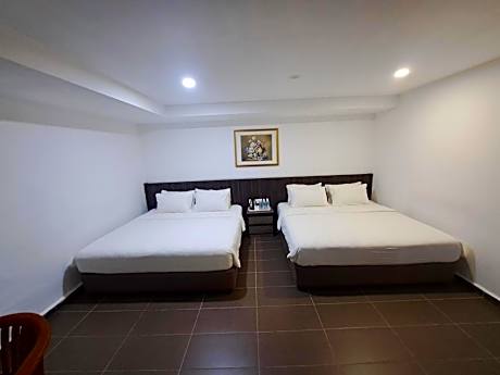 Superior Queen Room with Two Queen Beds