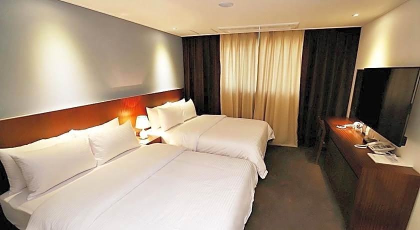 Sea & Moon Tourist Hotel