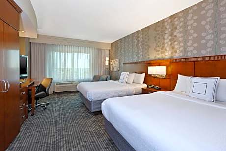 Pure Wellness Queen Room with Tub - Mobility/Hearing Accessible