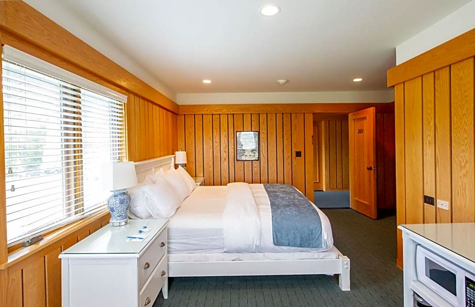 The Leland Lodge