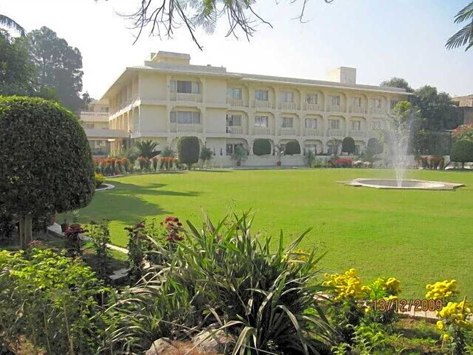 Hotel Ritz Plaza