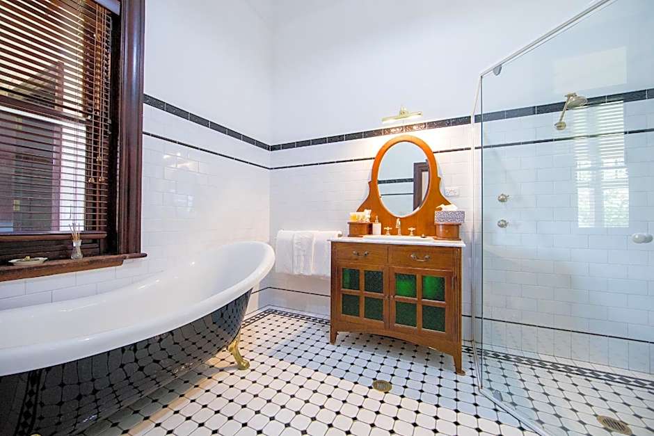 Petersons Armidale Winery and Guesthouse