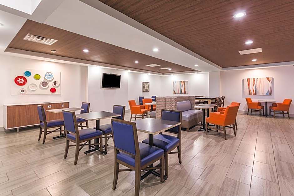 Holiday Inn Express Hotel and Suites Petersburg - Fort Lee By IHG