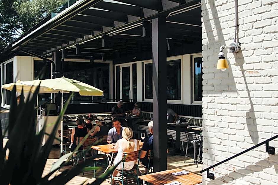 Drake Devonshire and Motor Inn