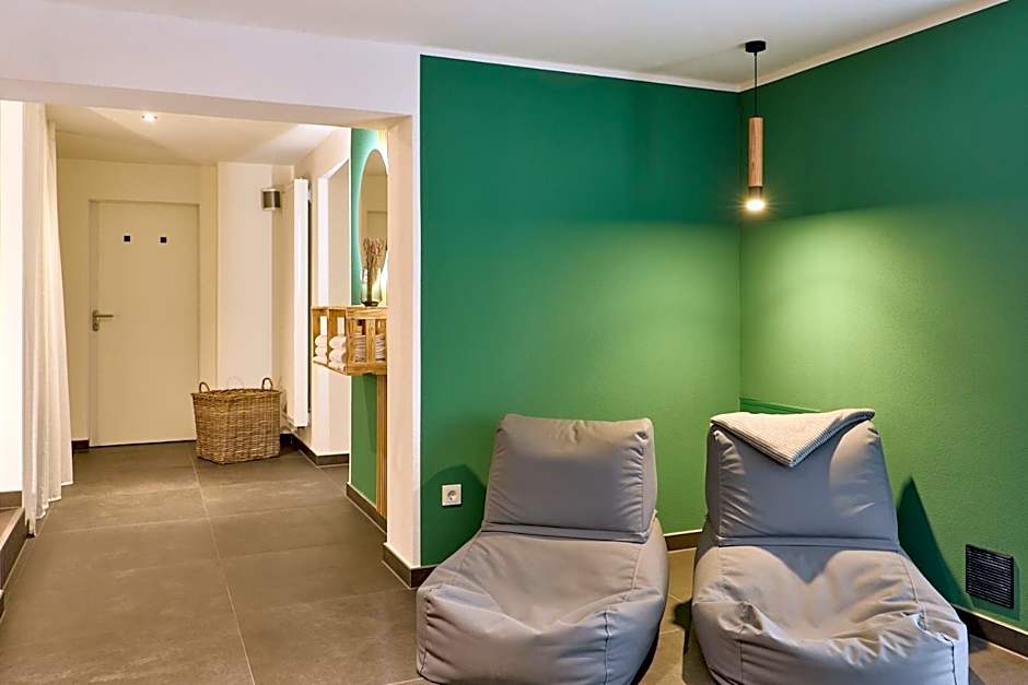 Moselhotel Weinhaus Simon `Sauna`Restaurant`ELadesäule