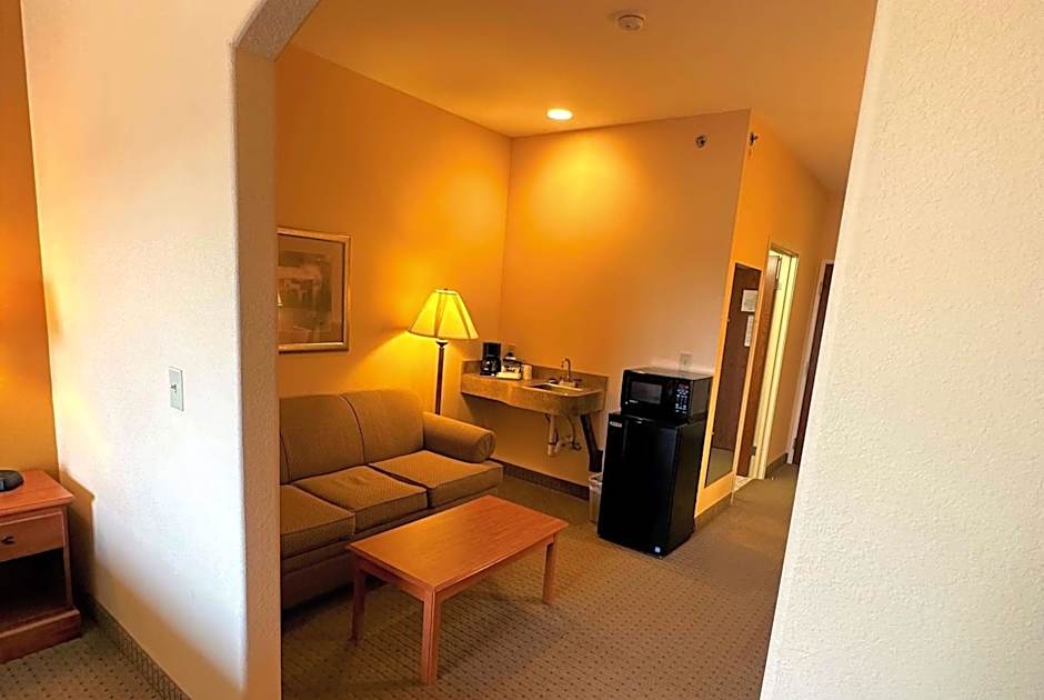 Super 8 by Wyndham Topeka at Forbes Landing