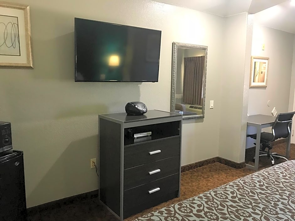 Camelot Inn and Suites