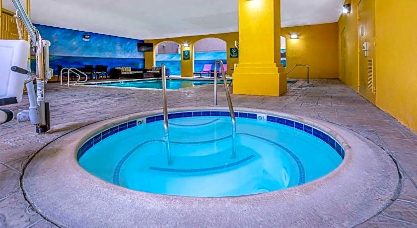 La Quinta Inn & Suites by Wyndham Anaheim Disneyland