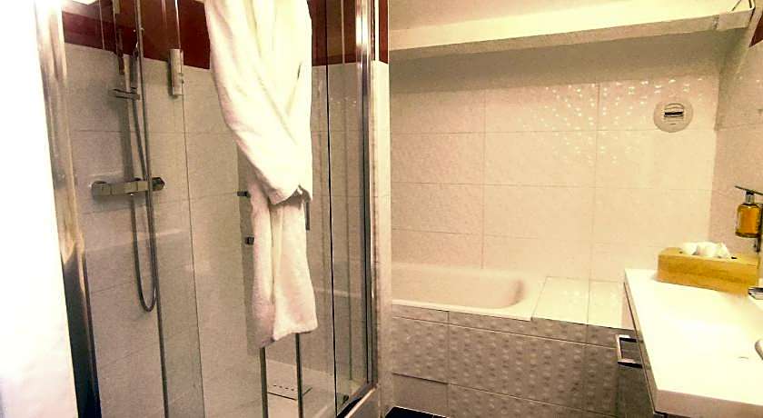 Hotel Be Guest Limoges Sud ex Black & Green