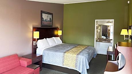 1 King Bed Nonsmoking