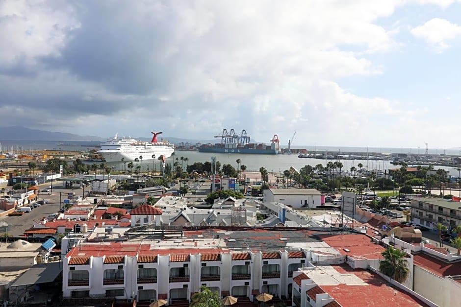 Holiday Inn Express And Suites Ensenada Centro By IHG