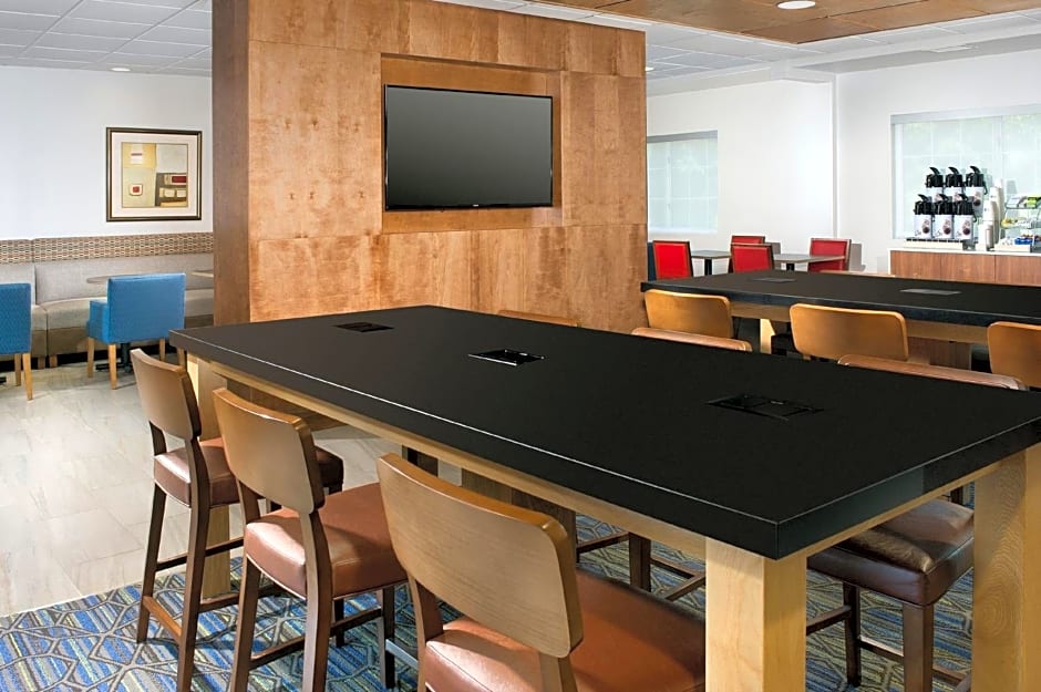 Holiday Inn Express & Suites Charlottesville - Ruckersville by IHG