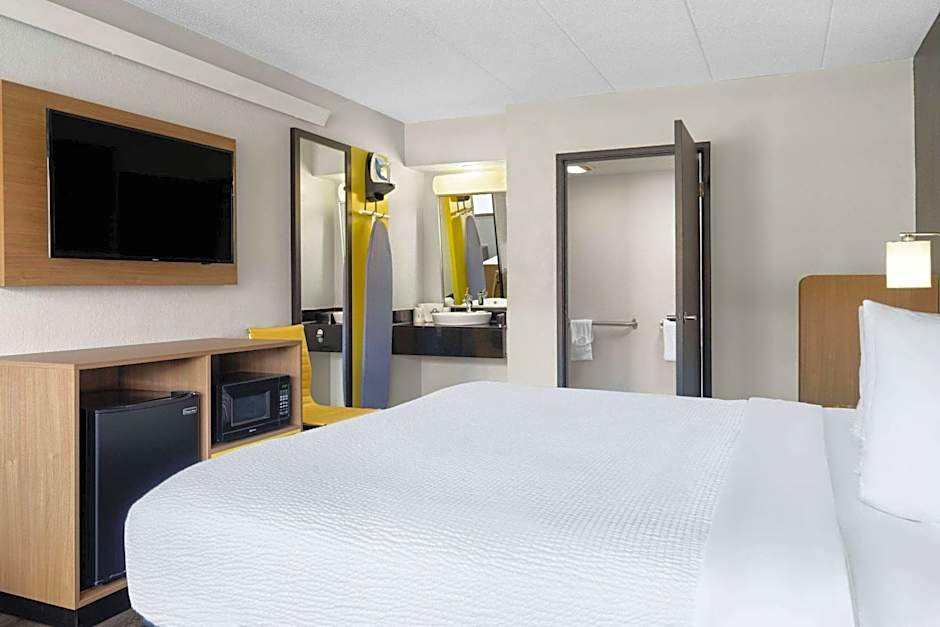Days Inn by Wyndham Columbus Worthington