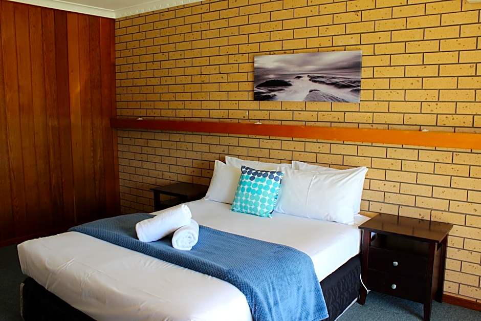 Lakeside Motel Waterfront