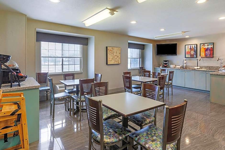 Best Western Plus Woodstock Inn & Suites